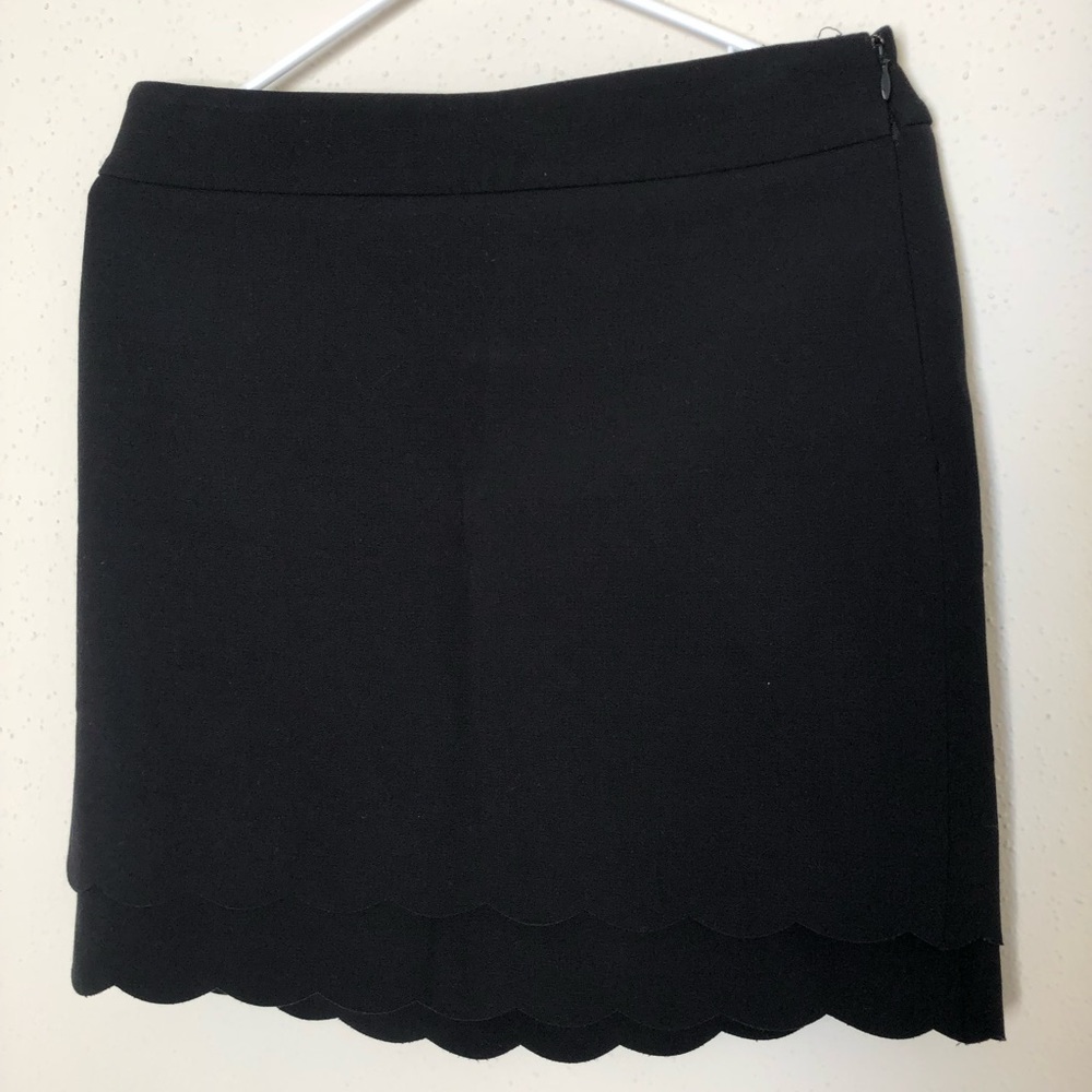 Loft scalloped edge skirt BLACK sz 4